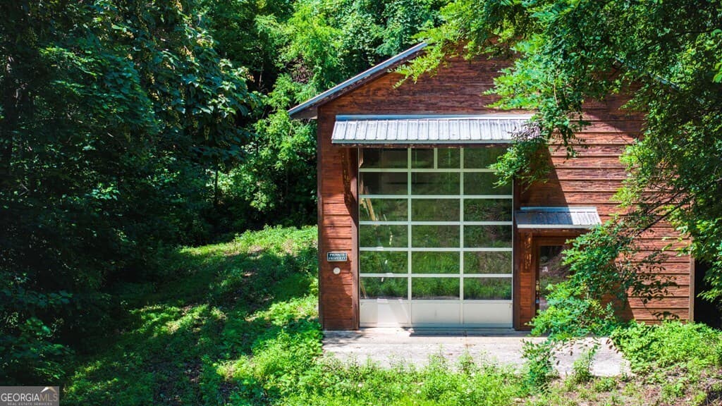 1 bedroom, 1 bathroom, 2,240 sq ft cabin,single family residence for sale at 235 Rios Drive, Bryson City, NC 28713 — photo 5