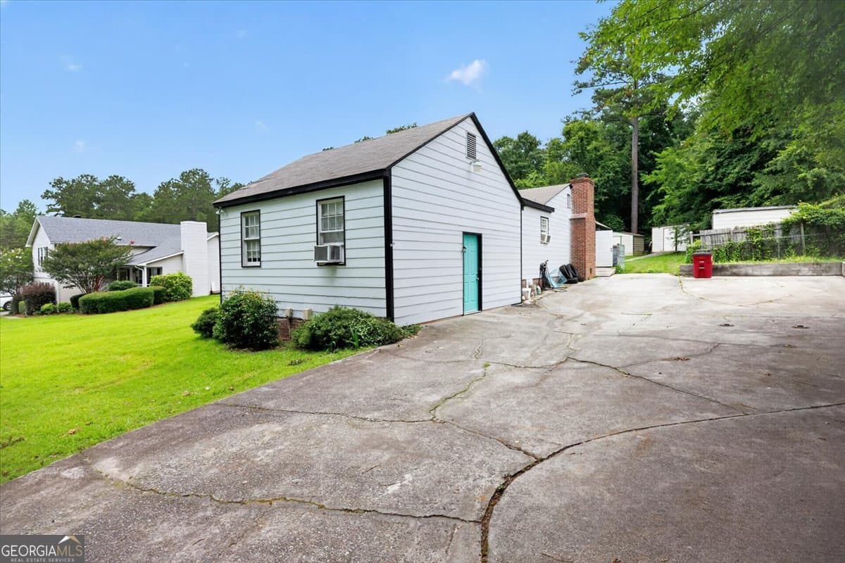 4 bedroom, 1.5 bathroom, 1,976 sq ft single family residence for sale at 6603 Dana Drive, Macon, GA 31220 — photo 4