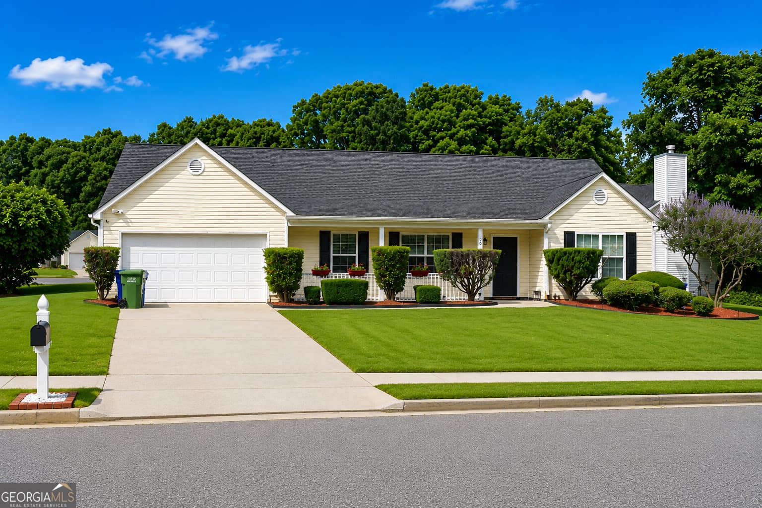 3 bedroom, 2 bathroom, 1,700 sq ft single family residence for sale at 904 Meadow Walk Drive, Monroe, GA 30656 — photo 2
