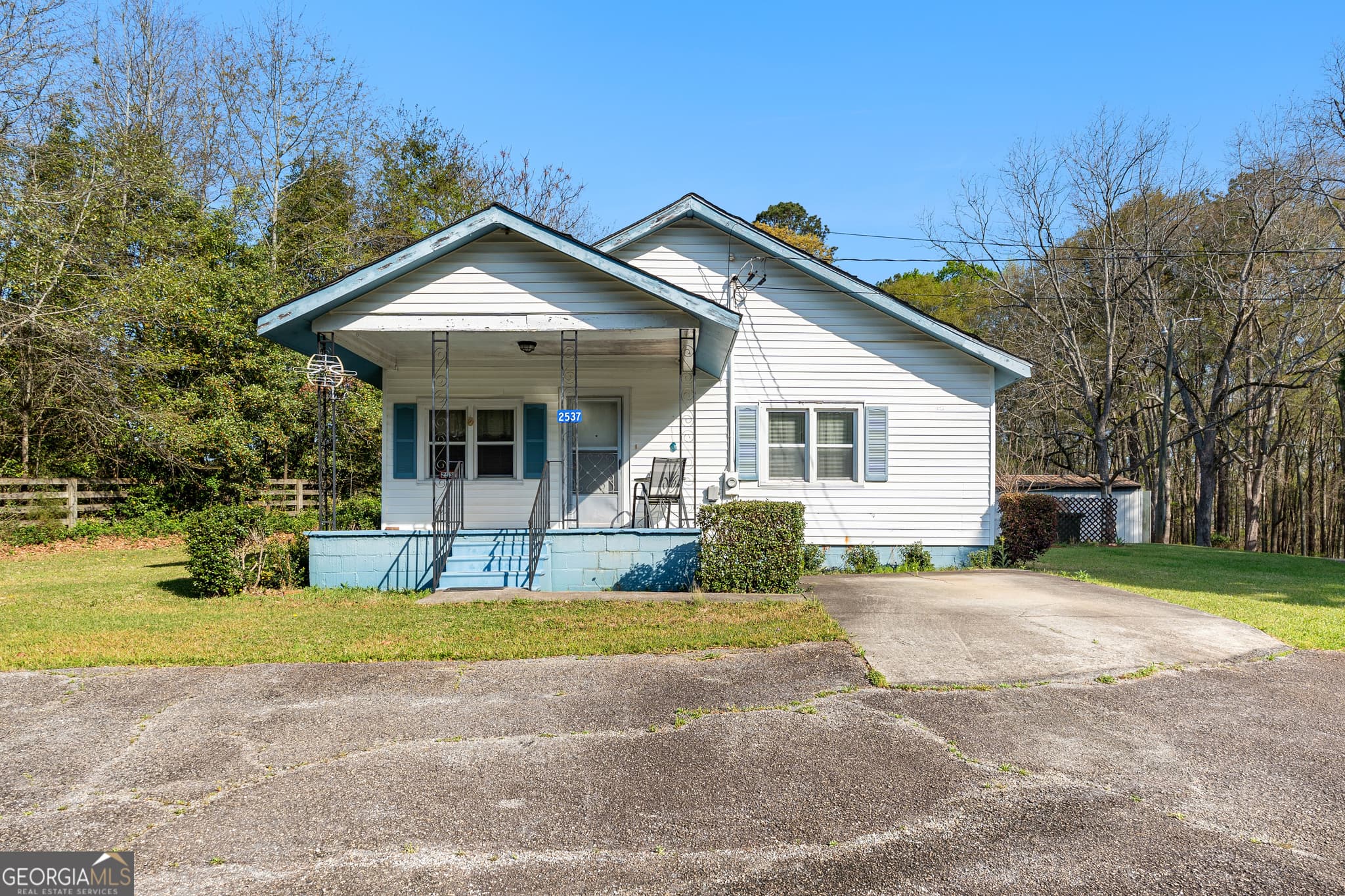 2 bedroom, 1 bathroom, 1,376 sq ft single family residence under contract at 2537 Barnesville Highway, Thomaston, GA 30286 — photo 2