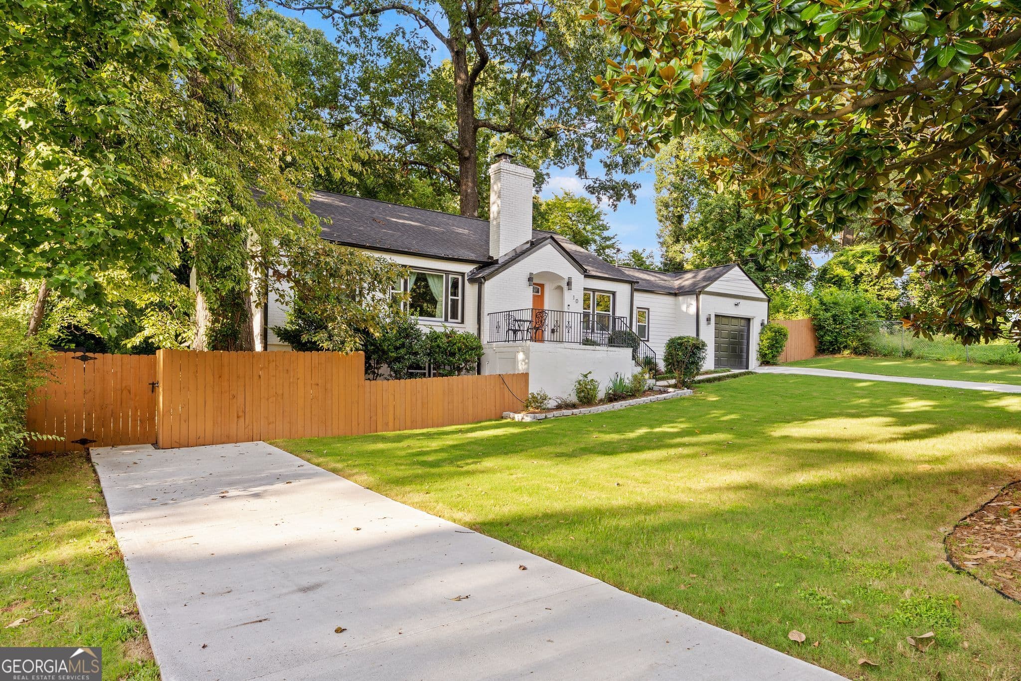 5 bedroom, 3 bathroom, 1,306 sq ft single family residence for sale at 10 Claire Drive, Atlanta, GA 30315 — photo 4