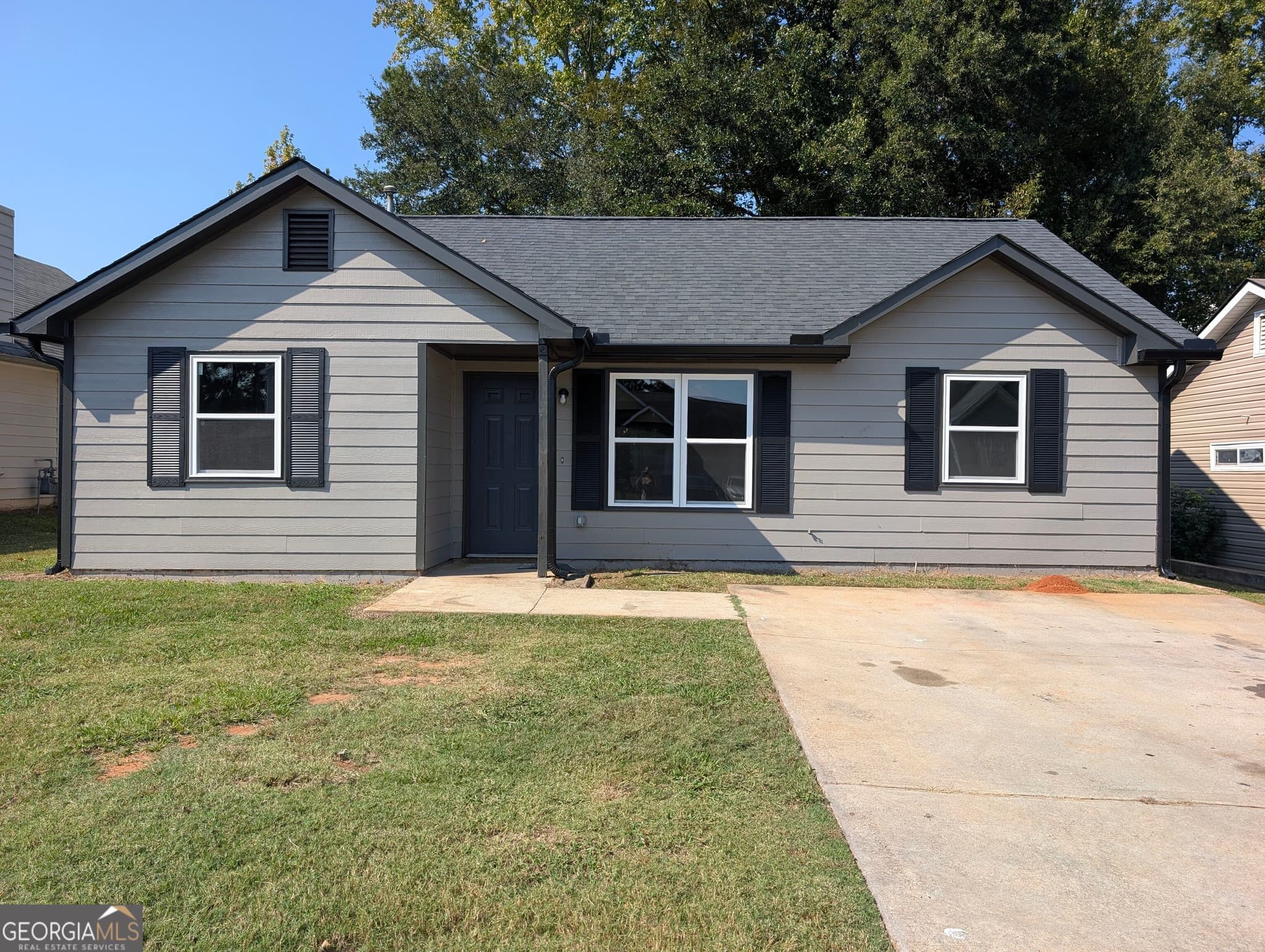 3 bedroom, 2 bathroom, 1,080 sq ft single family residence for sale at 143 Crystal Brook, Griffin, GA 30223 — photo 1 of 21