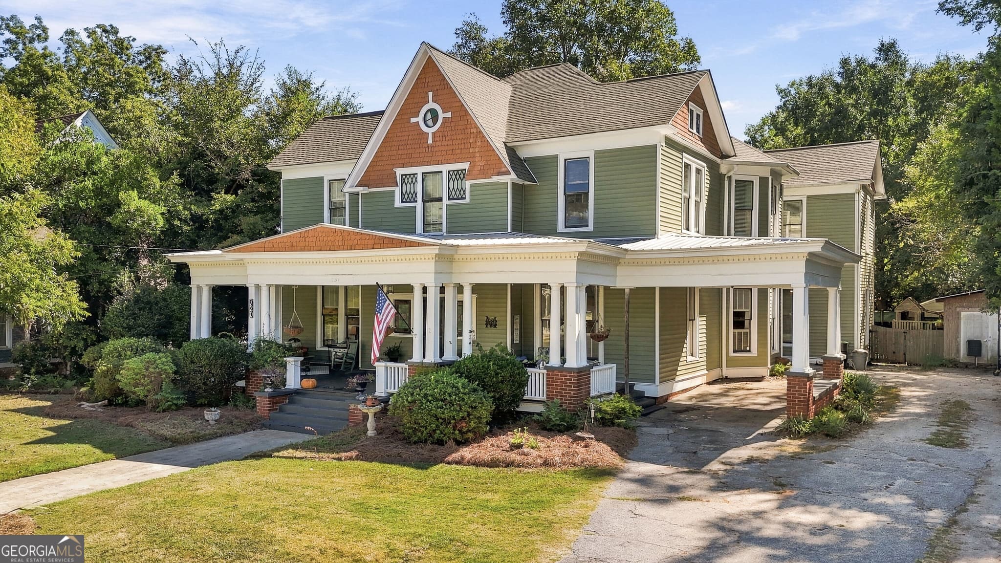 6 bedroom, 4 bathroom, 5,670 sq ft single family residence for sale at 720 Thomaston Street, Barnesville, GA 30204 — photo 2