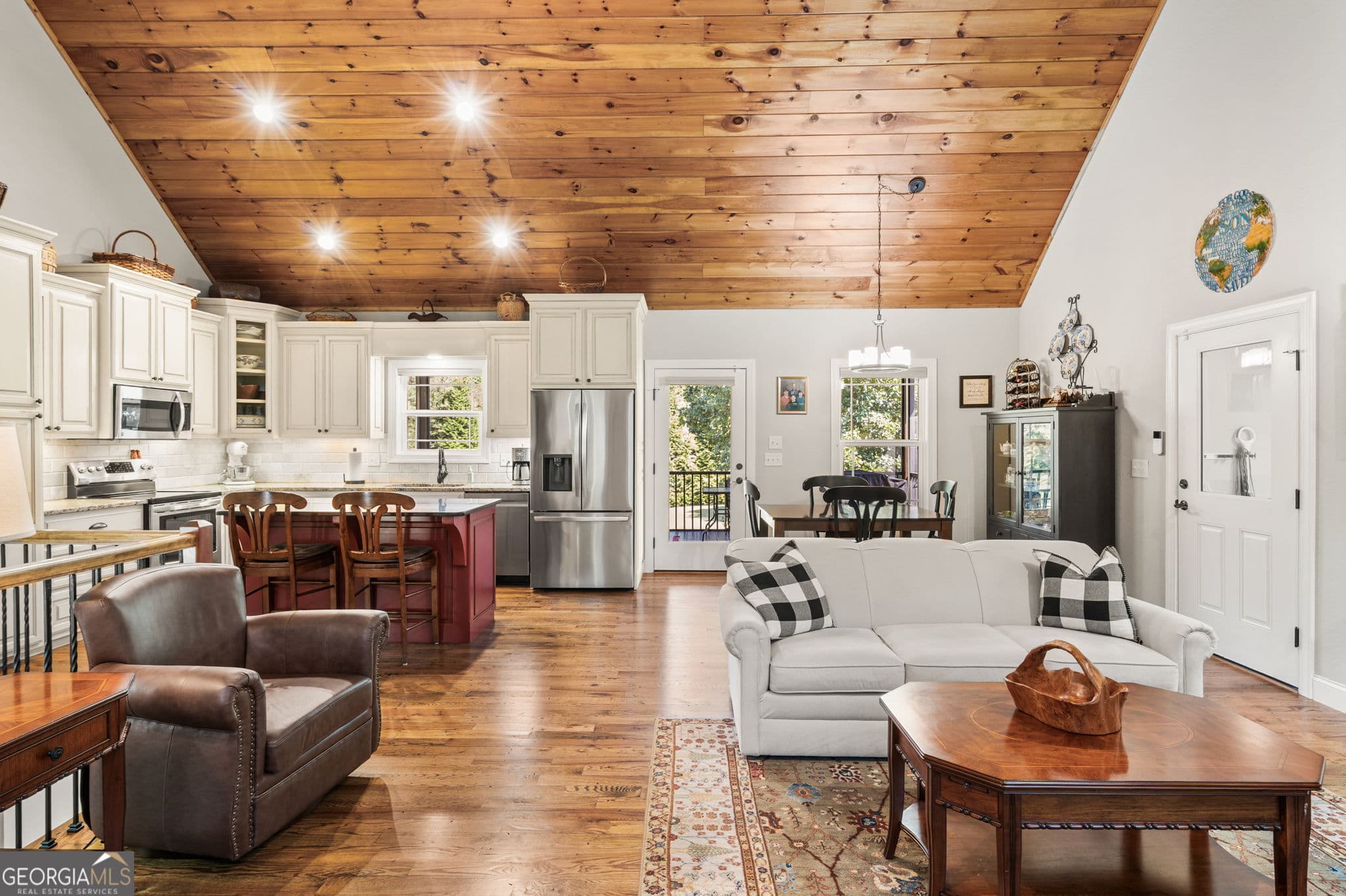 3 bedroom, 3 bathroom single family residence under contract at 1702 Cedar Cliff Road, Hiawassee, GA 30546 — photo 6