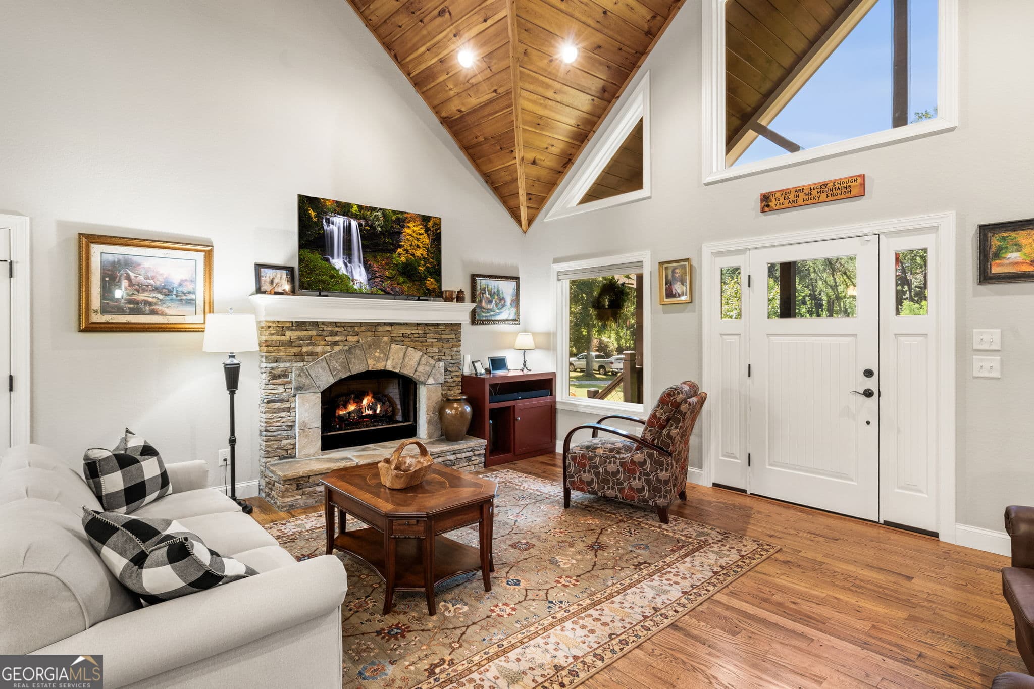 3 bedroom, 3 bathroom single family residence under contract at 1702 Cedar Cliff Road, Hiawassee, GA 30546 — photo 4