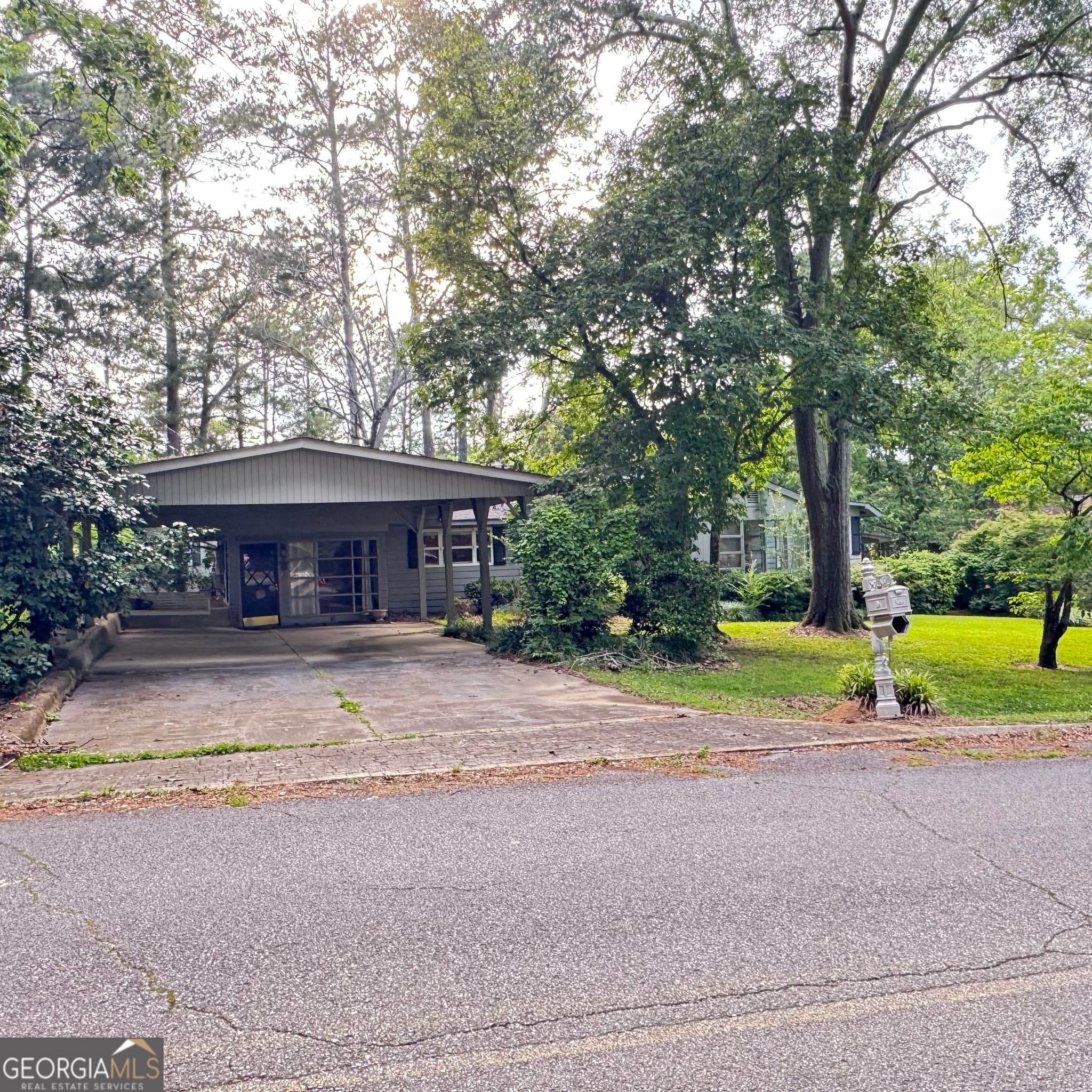 4 bedroom, 2.5 bathroom, 2,631 sq ft single family residence for sale at 207 Iris Drive, Centre, AL 35960 — photo 3