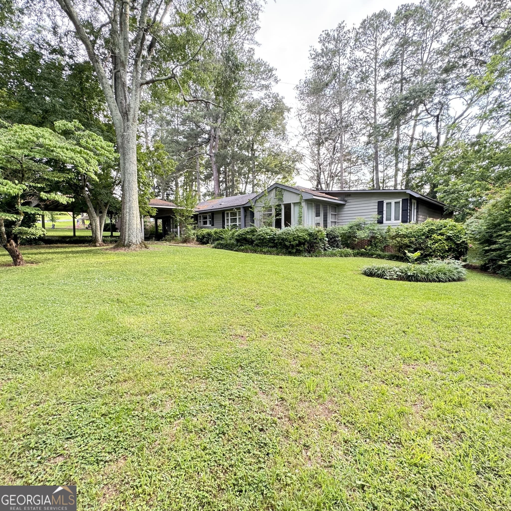4 bedroom, 2.5 bathroom, 2,631 sq ft single family residence for sale at 207 Iris Drive, Centre, AL 35960
