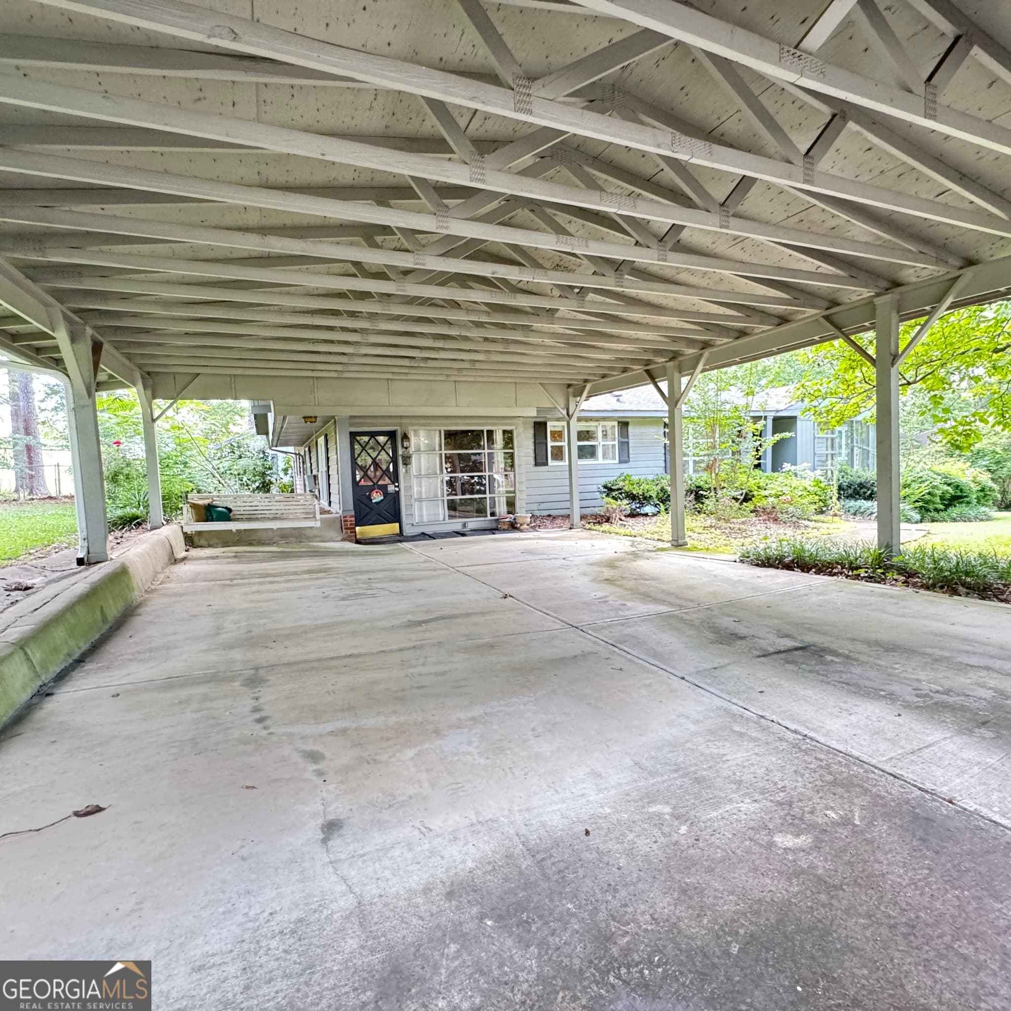 4 bedroom, 2.5 bathroom, 2,631 sq ft single family residence for sale at 207 Iris Drive, Centre, AL 35960 — photo 4