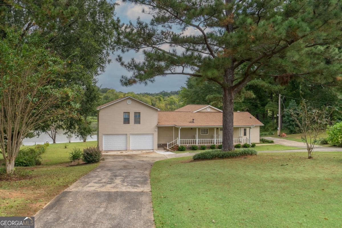 4 bedroom, 3 bathroom, 2,361 sq ft single family residence for sale at 1180 Green Briar Drive, Madison, GA 30650 — photo 3