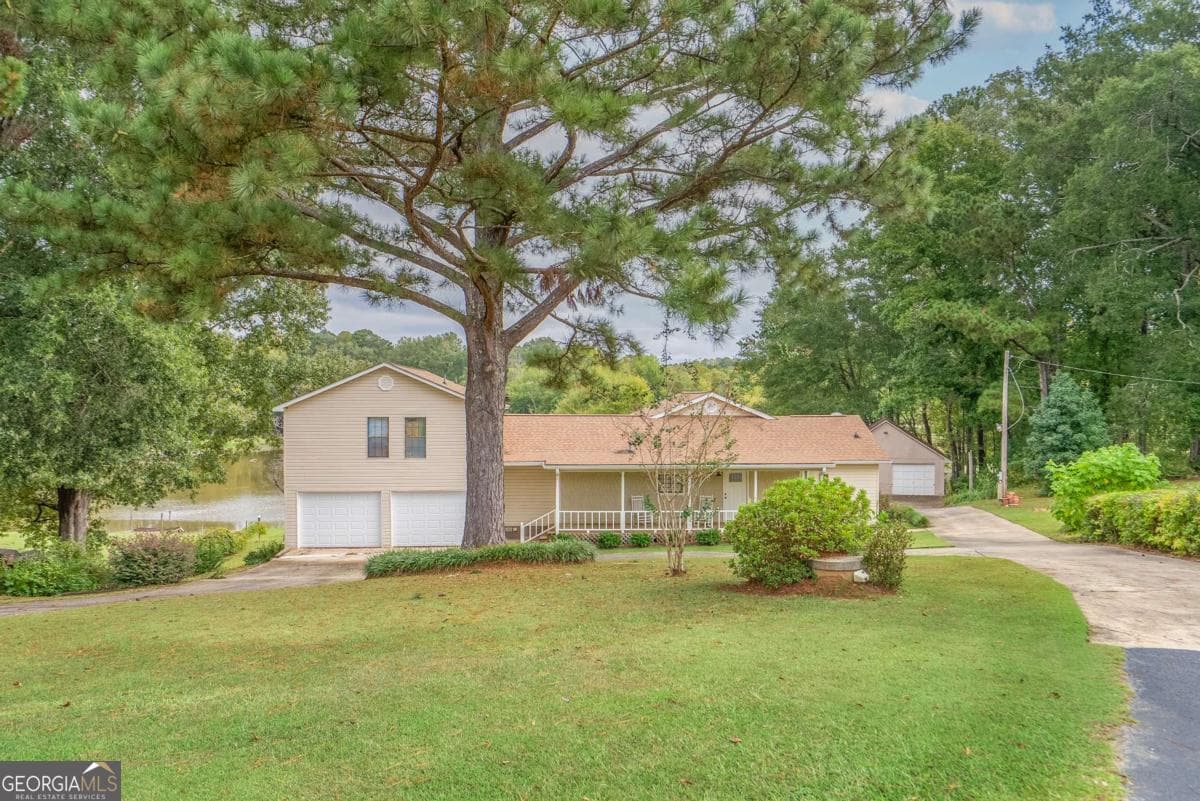 4 bedroom, 3 bathroom, 2,361 sq ft single family residence for sale at 1180 Green Briar Drive, Madison, GA 30650 — photo 5
