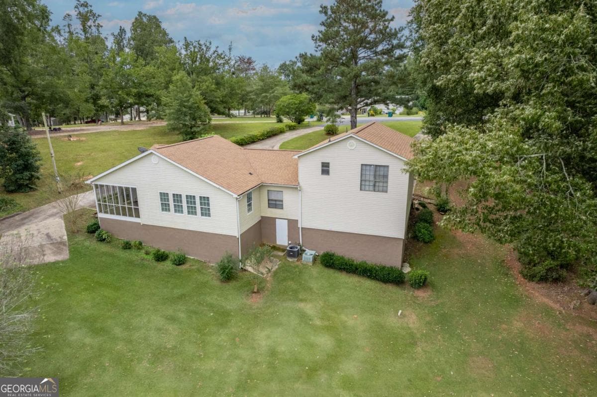 4 bedroom, 3 bathroom, 2,361 sq ft single family residence for sale at 1180 Green Briar Drive, Madison, GA 30650 — photo 4