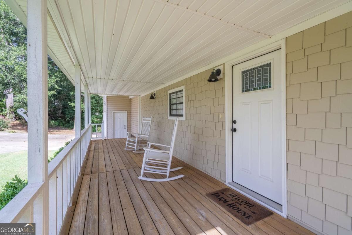 4 bedroom, 3 bathroom, 2,361 sq ft single family residence for sale at 1180 Green Briar Drive, Madison, GA 30650 — photo 8