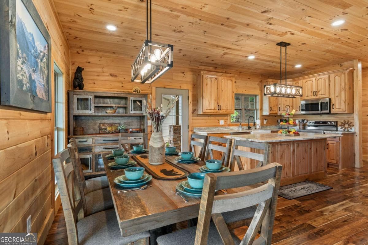 4 bedroom, 3.5 bathroom, 3,270 sq ft cabin,single family residence for sale at 167 Big Valley Overlook, Morganton, GA 30560 — photo 2