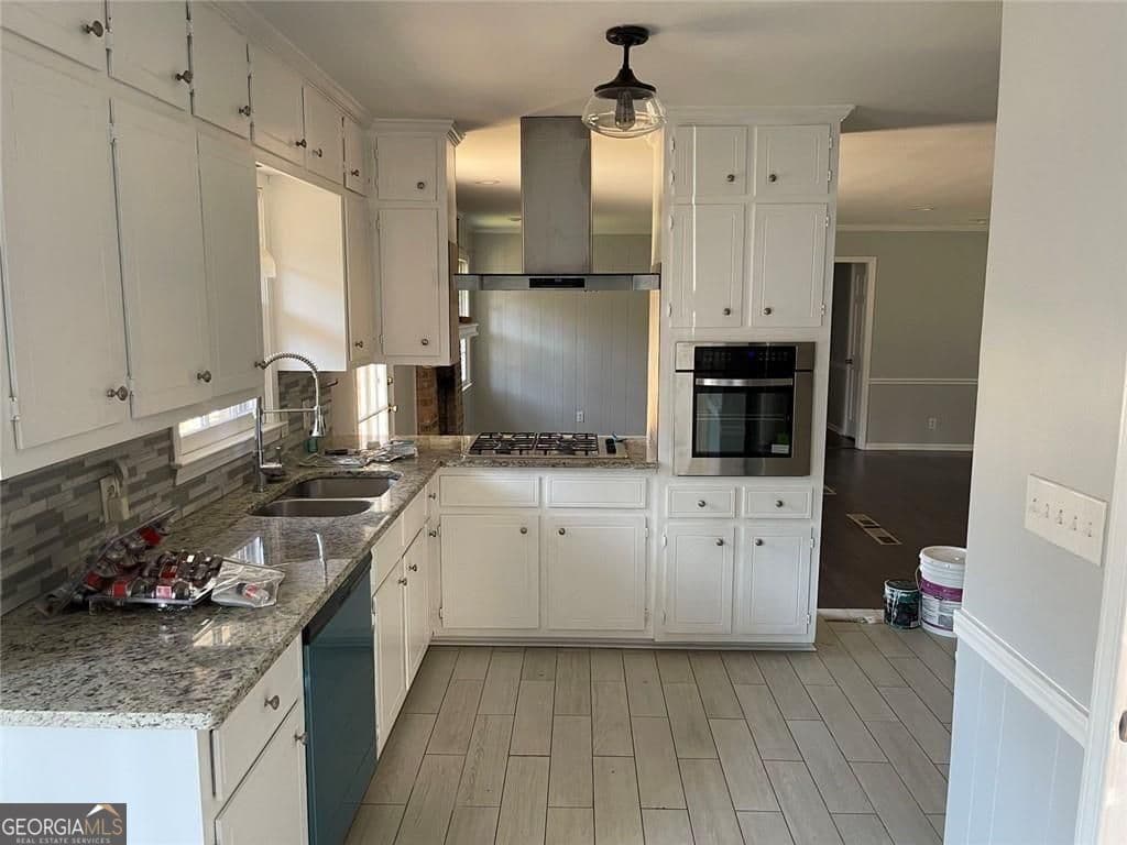 3 bedroom, 2 bathroom, 1,940 sq ft single family residence for sale at 2329 Valley Way, Snellville, GA 30078 — photo 5