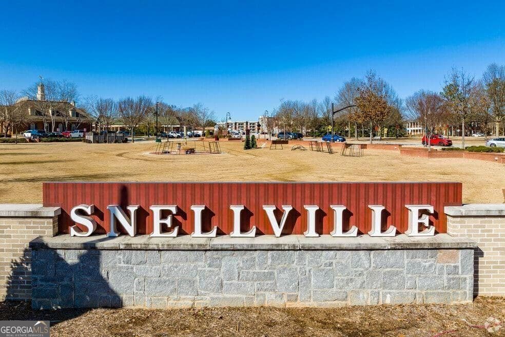 3 bedroom, 2 bathroom, 1,940 sq ft single family residence for sale at 2329 Valley Way, Snellville, GA 30078 — photo 8