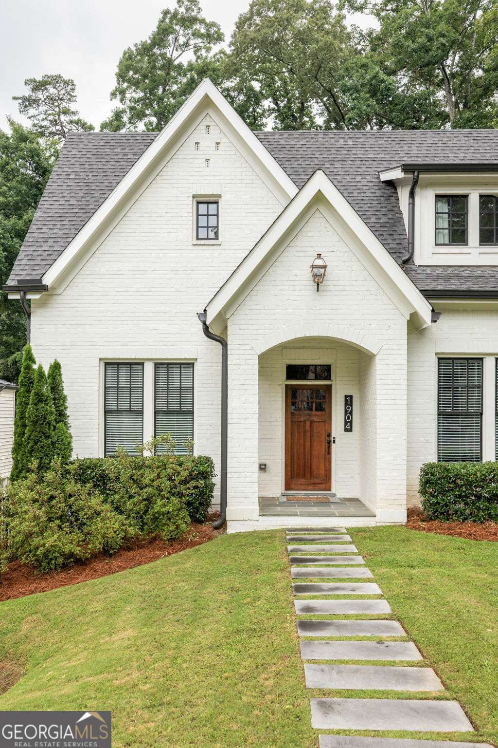 6 bedroom, 5 bathroom single family residence sold at 1904 Ridgewood Drive, Atlanta, GA 30307
