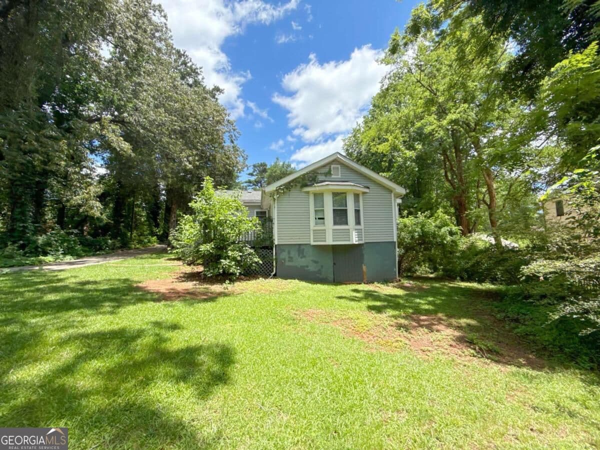 3 bedroom, 2 bathroom, 1,973 sq ft single family residence for sale at 1363 Boat Rock Road, Atlanta, GA 30331 — photo 5