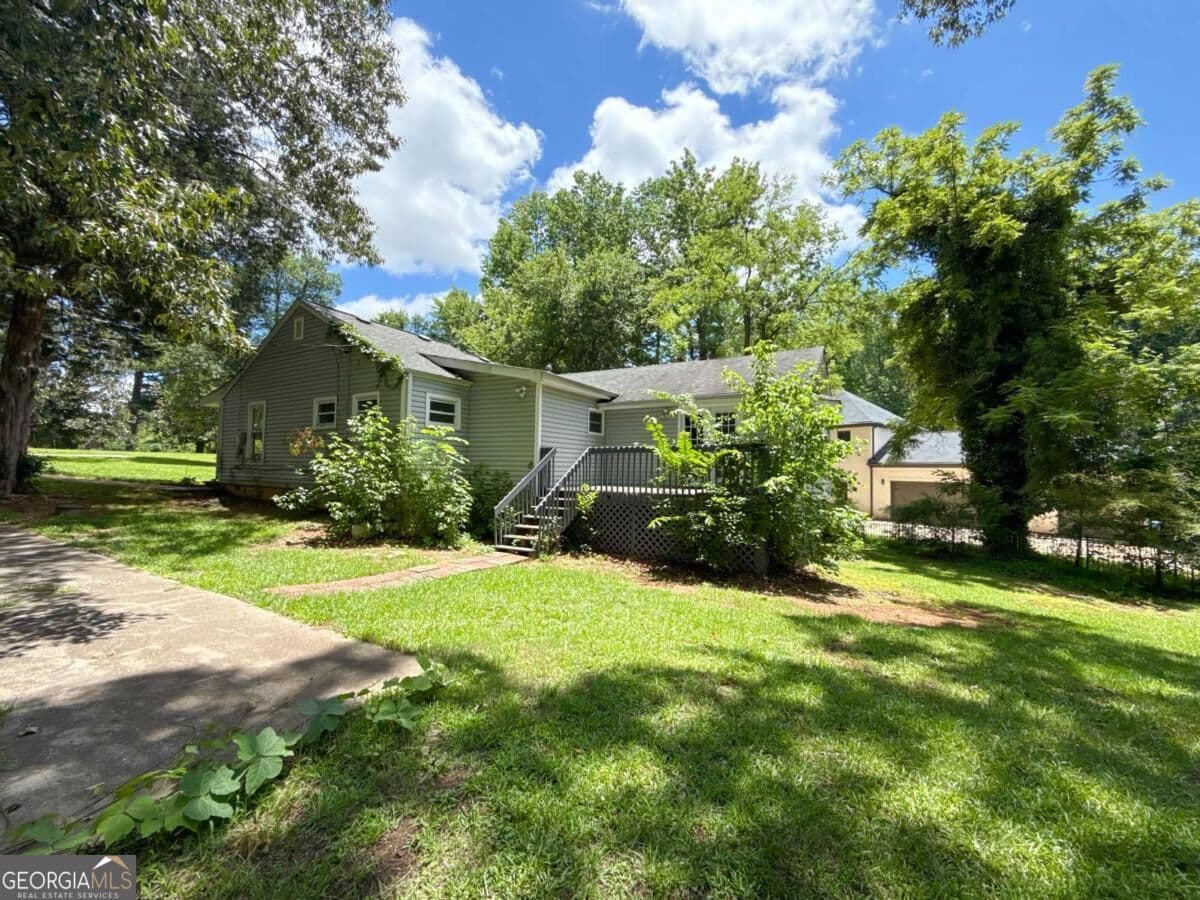 3 bedroom, 2 bathroom, 1,973 sq ft single family residence for sale at 1363 Boat Rock Road, Atlanta, GA 30331 — photo 4