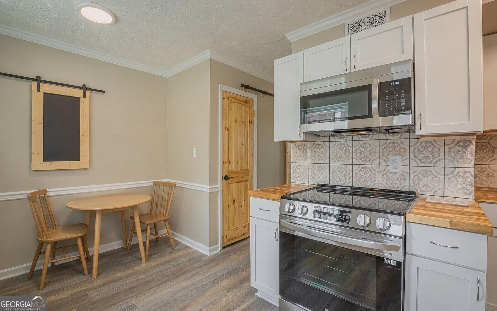 2 bedroom, 1.5 bathroom single family residence for rent at 1235 Riverside Drive D1, Gainesville, GA 30501 for $1,600 a month — photo 2