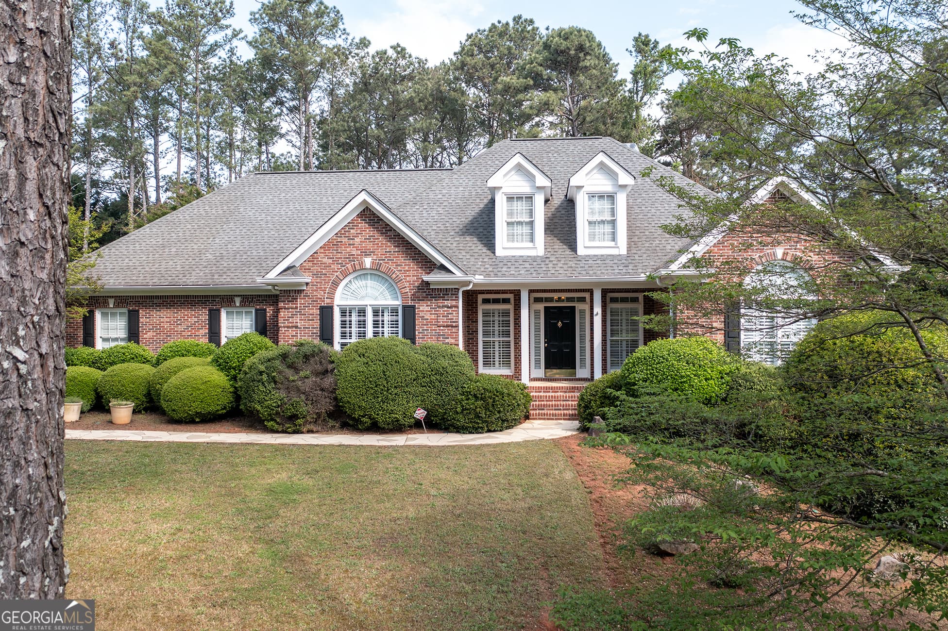 4 bedroom, 3.5 bathroom, 4,999 sq ft single family residence sold at 1121 Beverly Drive, Athens, GA 30606
