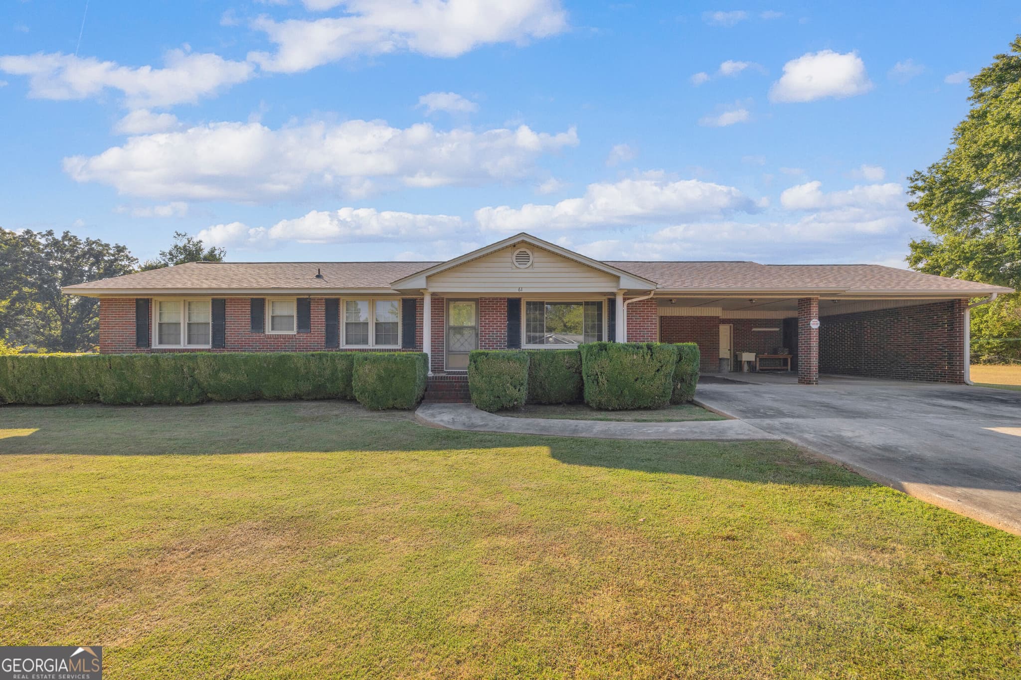 3 bedroom, 1.5 bathroom, 1,325 sq ft single family residence for sale at 61 Farris Road, Hartwell, GA 30643 — photo 1 of 48