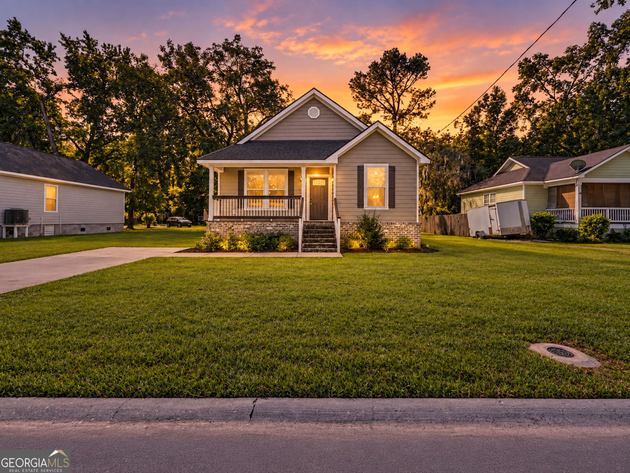 3 bedroom, 2 bathroom, 1,432 sq ft single family residence for sale at 1115 Bates Avenue, Savannah, GA 31405 — photo 1 of 41