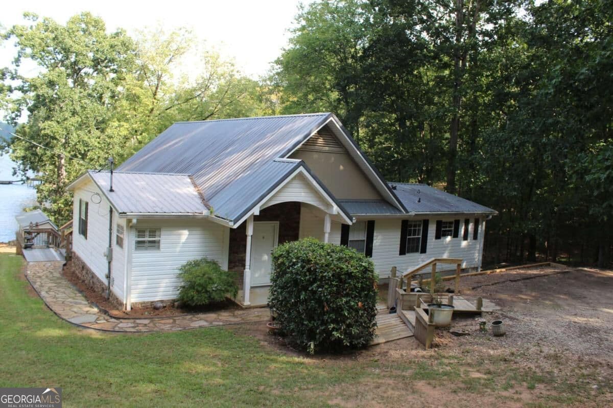 3 bedroom, 2 bathroom, 1,646 sq ft manufactured home,single family residence for sale at 190 Roberts Point, Jackson, GA 30233 — photo 6