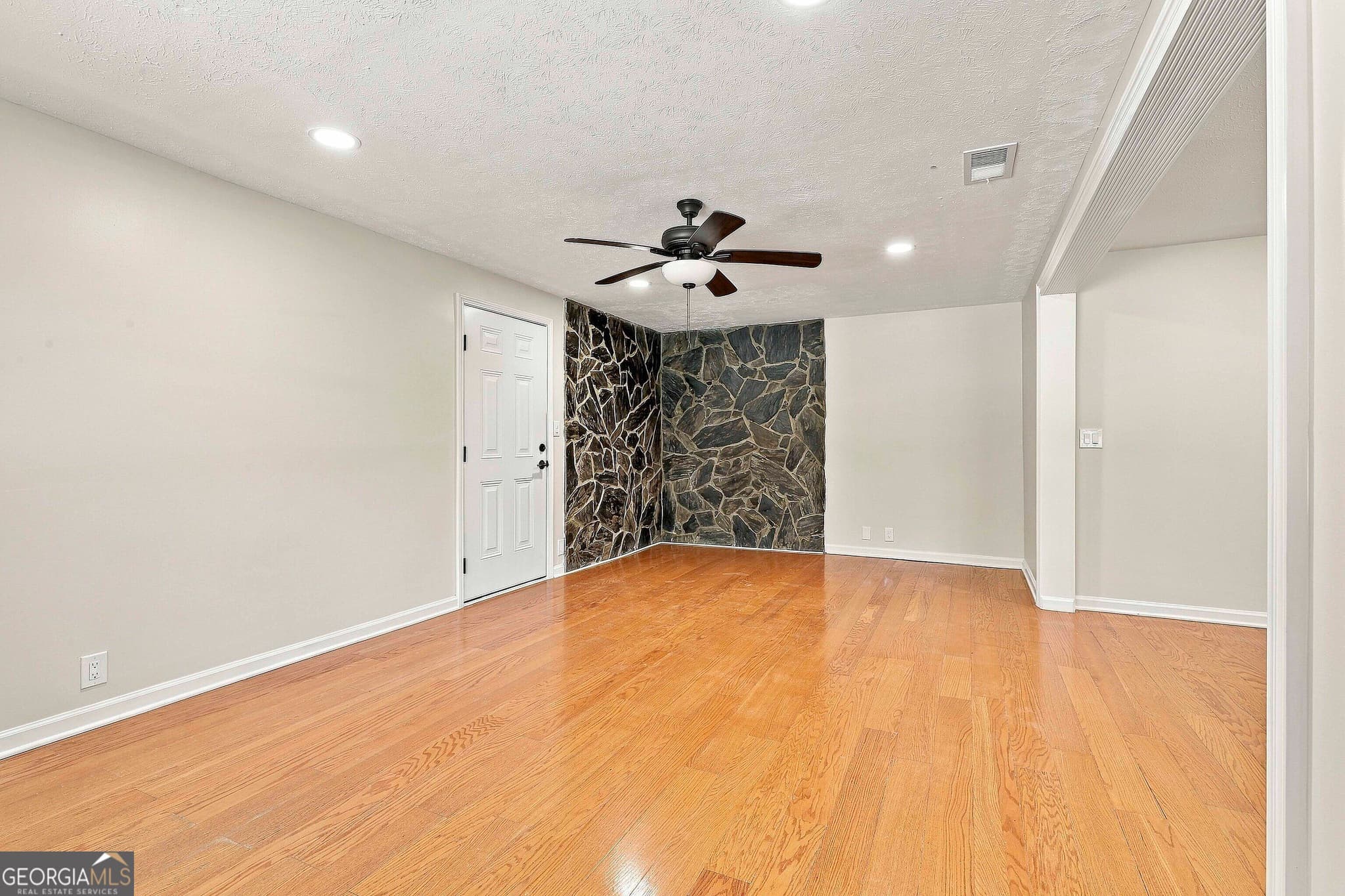 3 bedroom, 1 bathroom, 1,447 sq ft single family residence for rent at 220 E Crestwood Road, Tyrone, GA 30290 for $2,250 a month — photo 10