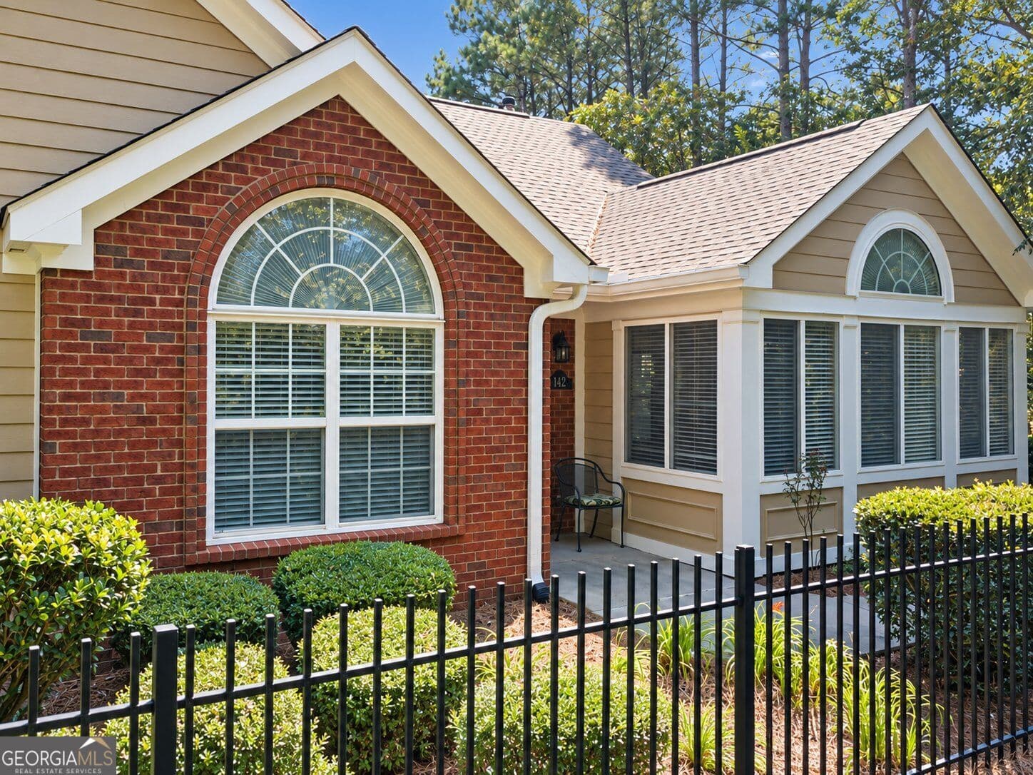 3 bedroom, 2 bathroom, 1,757 sq ft condominium for sale at 142 Vintage Club Circle, Marietta, GA 30066 — photo 3