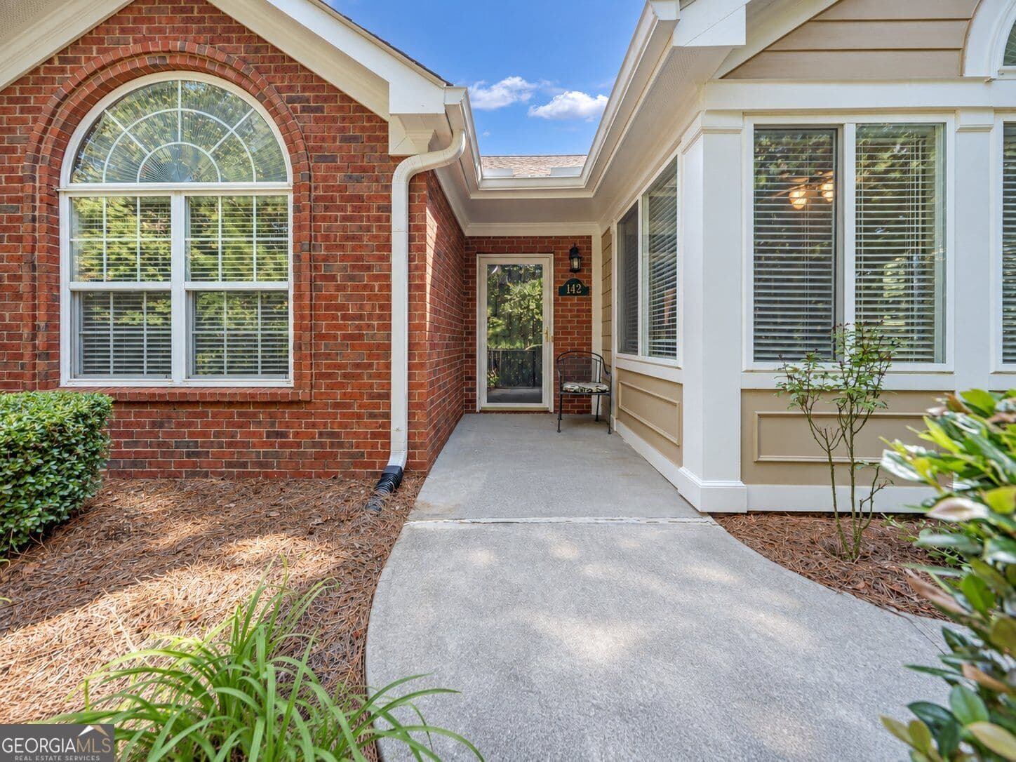 3 bedroom, 2 bathroom, 1,757 sq ft condominium for sale at 142 Vintage Club Circle, Marietta, GA 30066 — photo 1 of 37