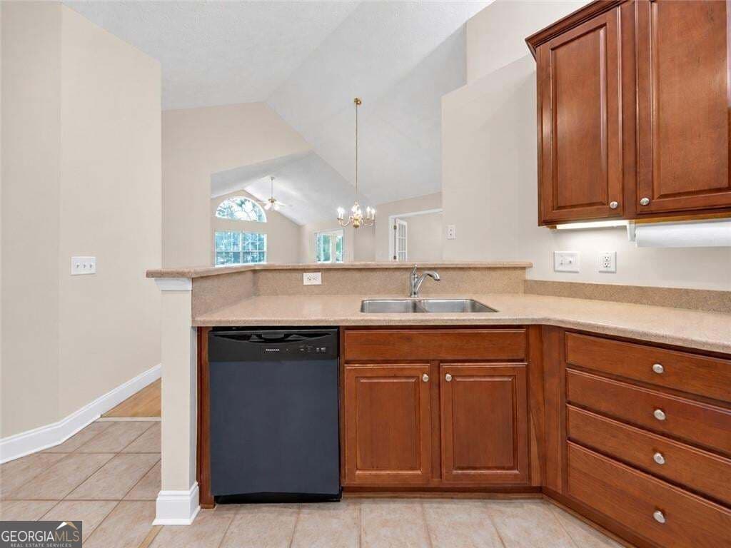 3 bedroom, 2 bathroom, 1,757 sq ft condominium for sale at 142 Vintage Club Circle, Marietta, GA 30066 — photo 9