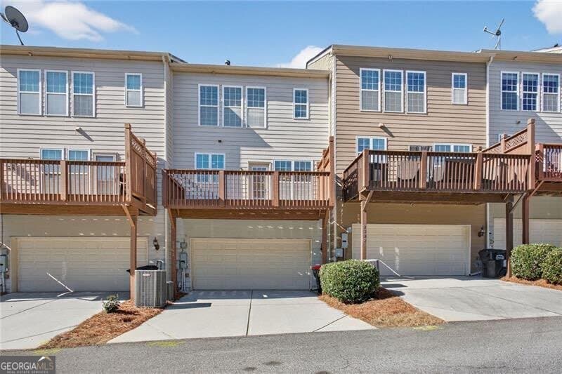 3 bedroom, 3.5 bathroom, 1,827 sq ft townhouse for sale at 2343 Millhaven Street 16, Smyrna, GA 30080 — photo 4