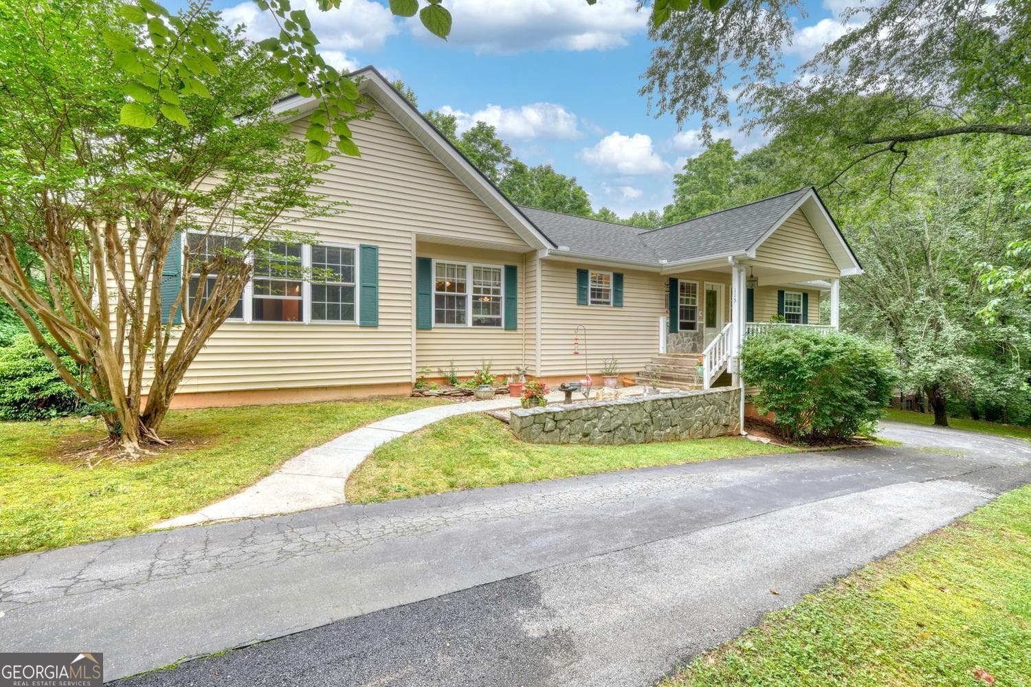 3 bedroom, 2.5 bathroom, 2,632 sq ft single family residence for sale at 115 Ledge Lane, Blairsville, GA 30512 — photo 1 of 37