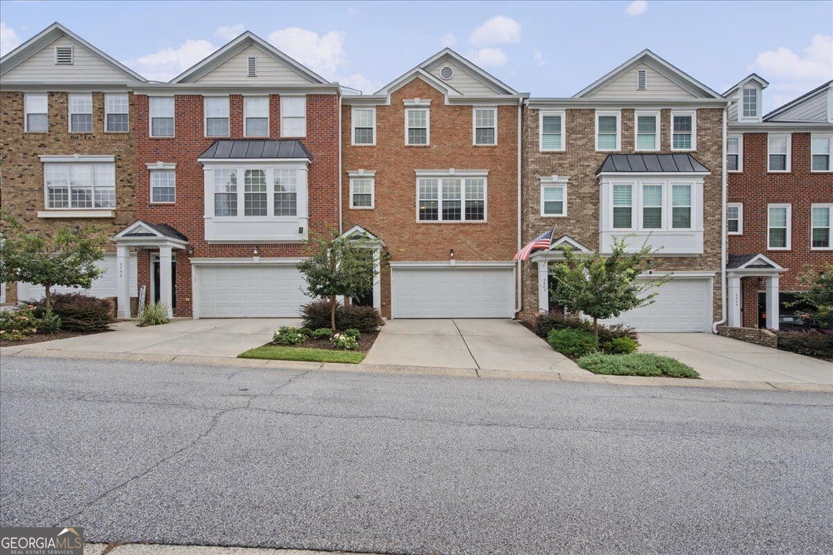 4 bedroom, 3.5 bathroom townhouse for sale at 3801 Chattahoochee Summit Drive 5, Atlanta, GA 30339 — photo 2