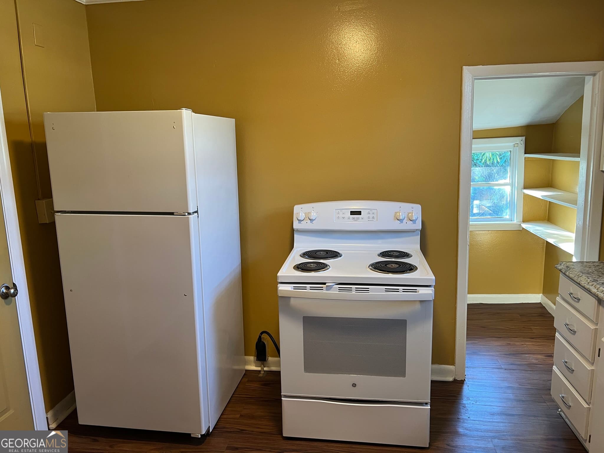 2 bedroom, 2 bathroom, 1,035 sq ft single family residence under contract at 2011 Albany Street, Brunswick, GA 31520 — photo 6