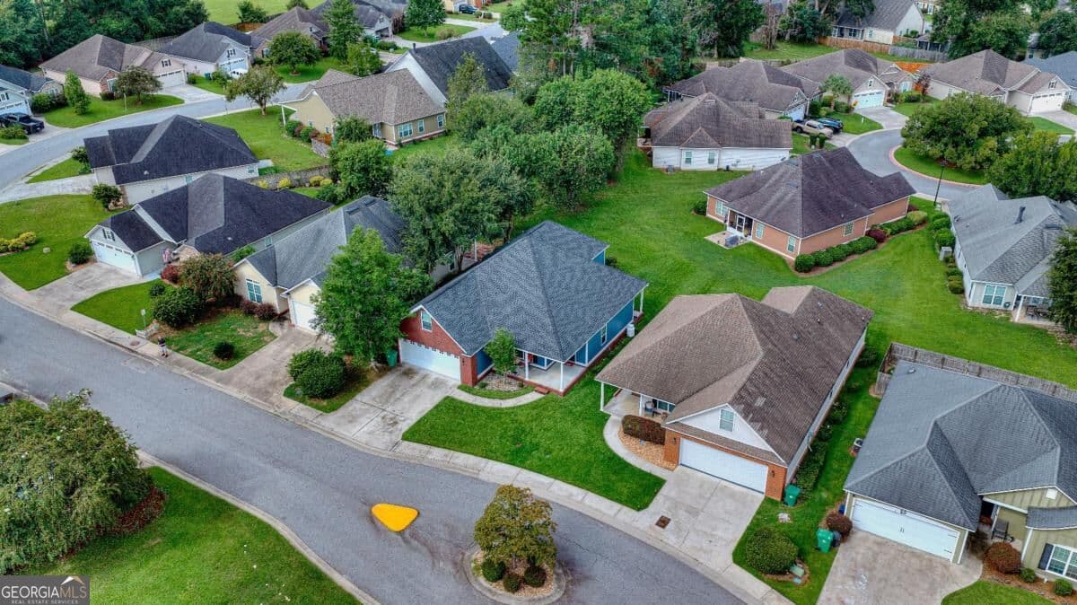 3 bedroom, 2 bathroom, 1,960 sq ft single family residence for sale at 3779 Old Vine Way, Valdosta, GA 31605 — photo 7