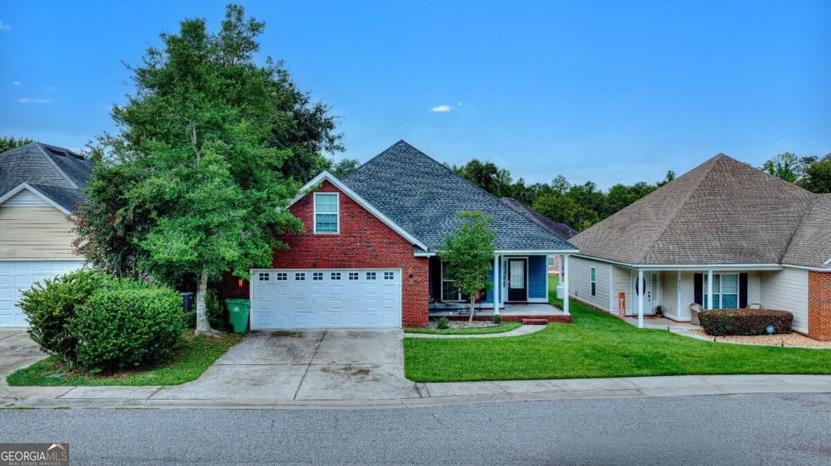 3 bedroom, 2 bathroom, 1,960 sq ft single family residence for sale at 3779 Old Vine Way, Valdosta, GA 31605 — photo 3