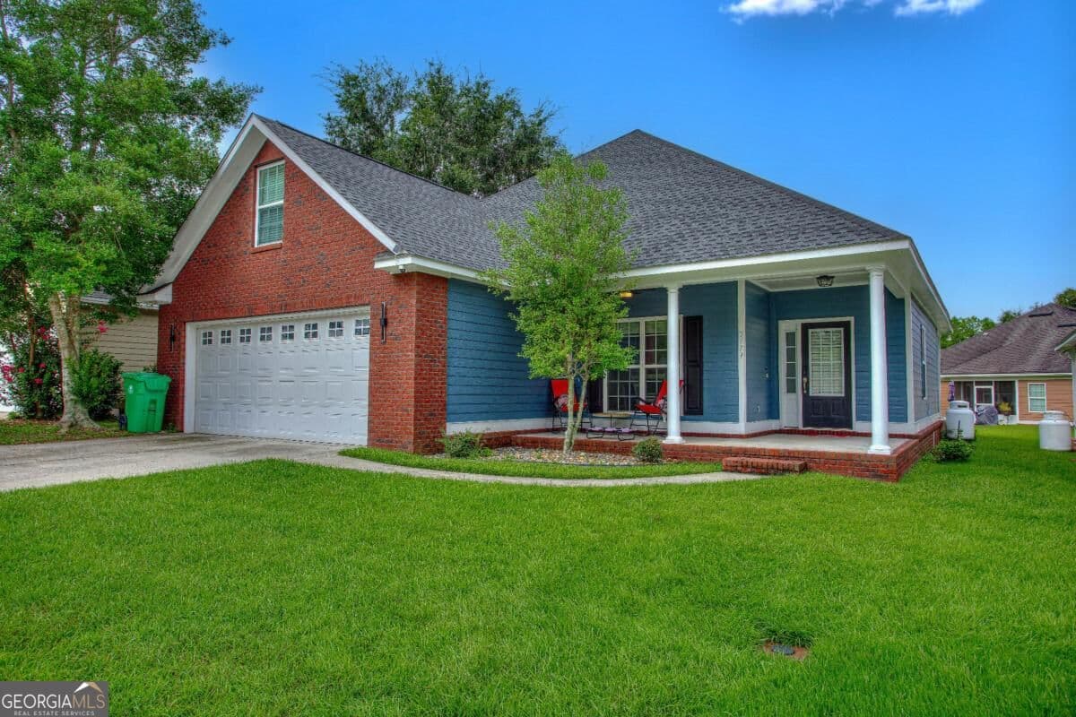3 bedroom, 2 bathroom, 1,960 sq ft single family residence for sale at 3779 Old Vine Way, Valdosta, GA 31605 — photo 1 of 81