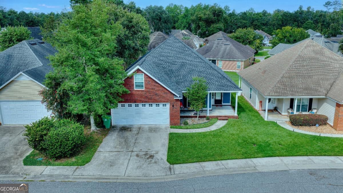 3 bedroom, 2 bathroom, 1,960 sq ft single family residence for sale at 3779 Old Vine Way, Valdosta, GA 31605 — photo 5