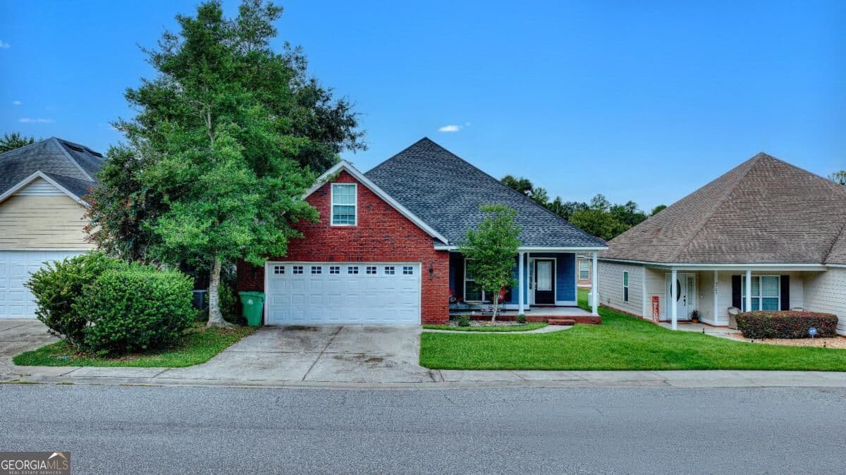 3 bedroom, 2 bathroom, 1,960 sq ft single family residence for sale at 3779 Old Vine Way, Valdosta, GA 31605 — photo 4
