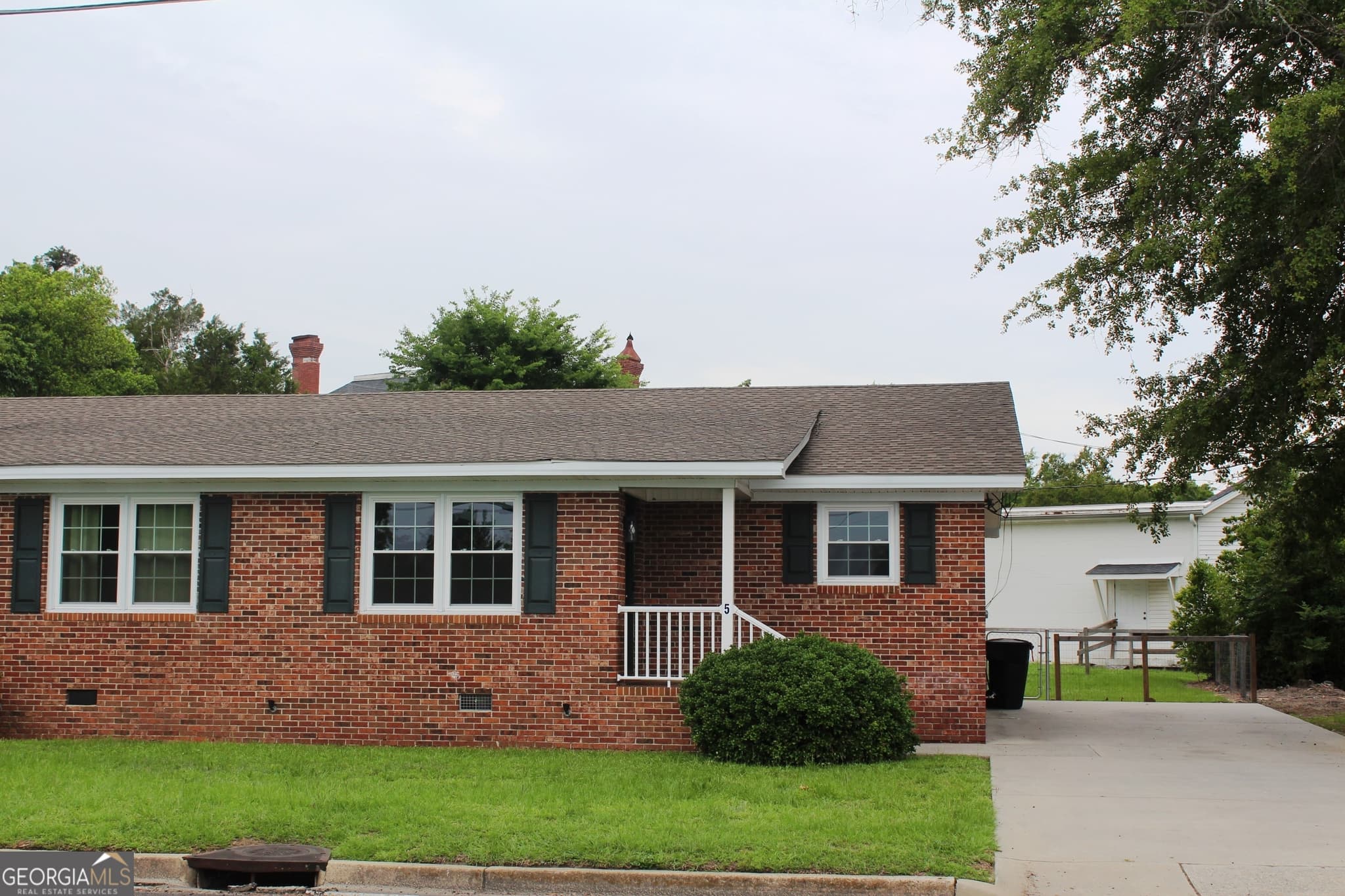 2 bedroom, 1 bathroom, 1,105 sq ft duplex for rent at 5 S Zetterower Avenue, Statesboro, GA 30458 for $1,250 a month — photo 1 of 1