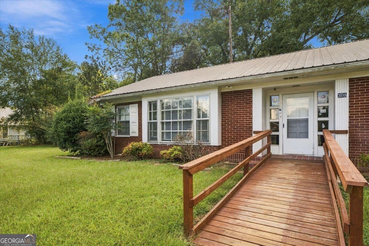 3 bedroom, 2 bathroom, 1,931 sq ft single family residence under contract at 308 S Cherokee Street, Lafayette, GA 30728 — photo 6