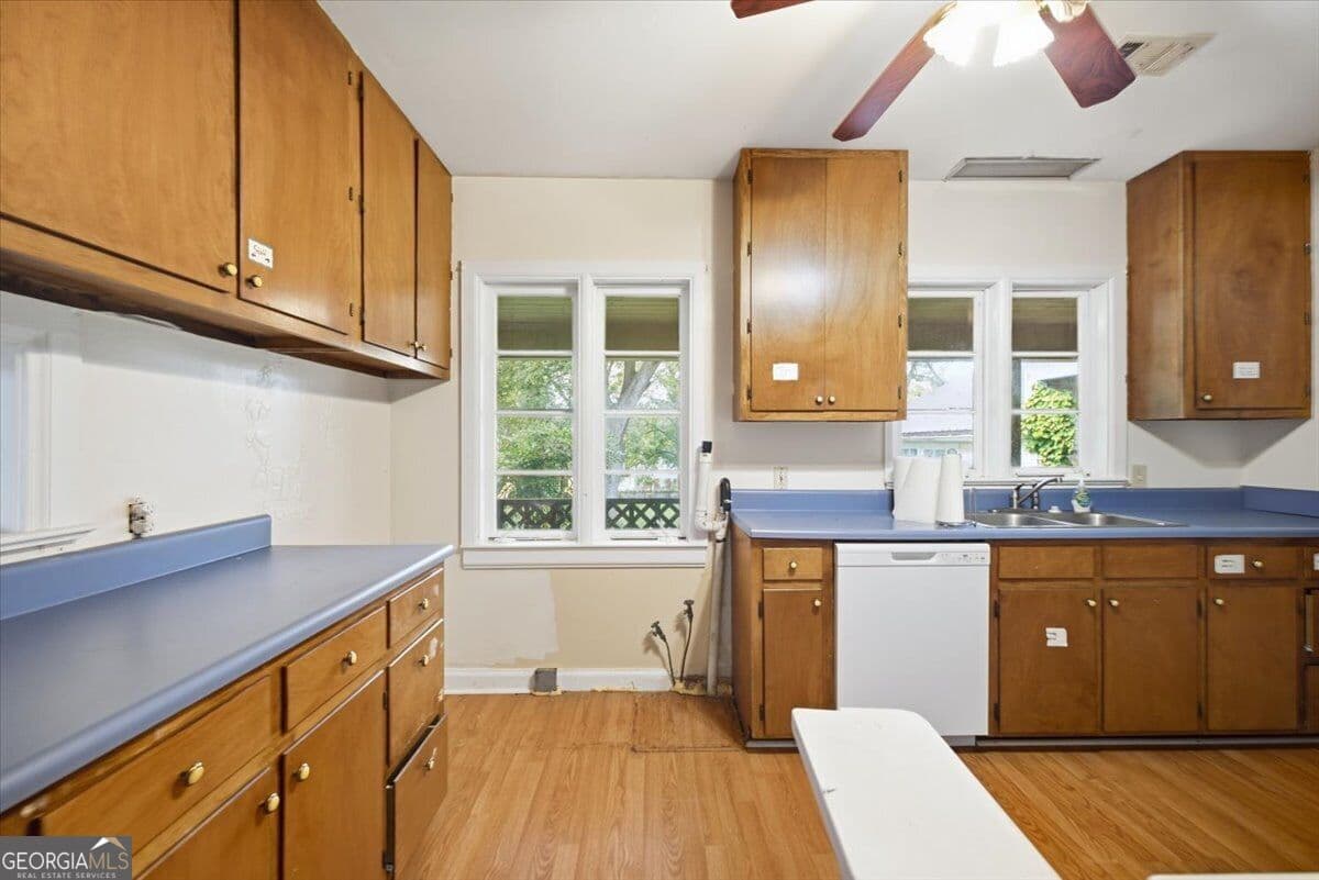 3 bedroom, 2 bathroom, 1,931 sq ft single family residence under contract at 308 S Cherokee Street, Lafayette, GA 30728 — photo 7