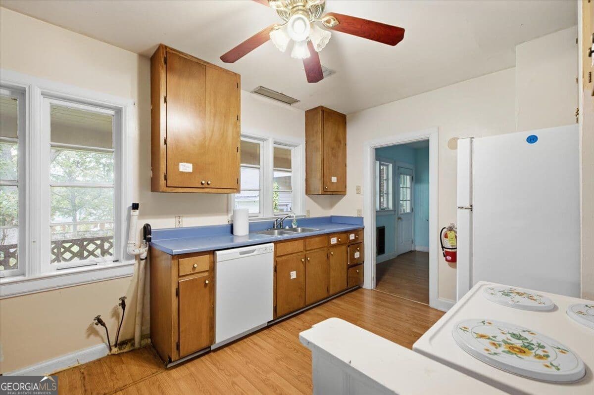 3 bedroom, 2 bathroom, 1,931 sq ft single family residence under contract at 308 S Cherokee Street, Lafayette, GA 30728 — photo 9