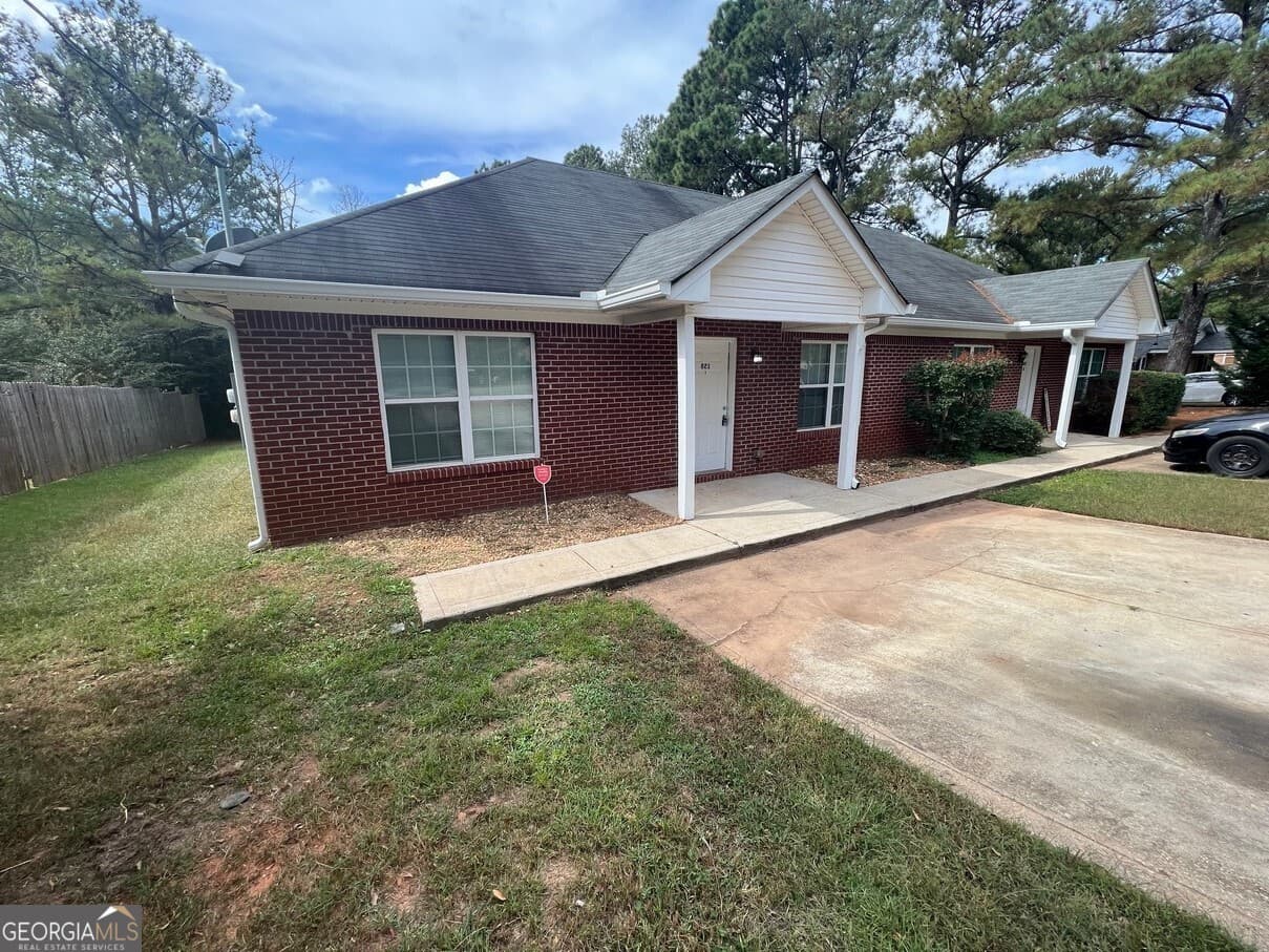 3 bedroom, 2 bathroom, 1,100 sq ft duplex for rent at 158 Elder Drive A, Social Circle, GA 30025 for $1,495 a month — photo 1 of 1