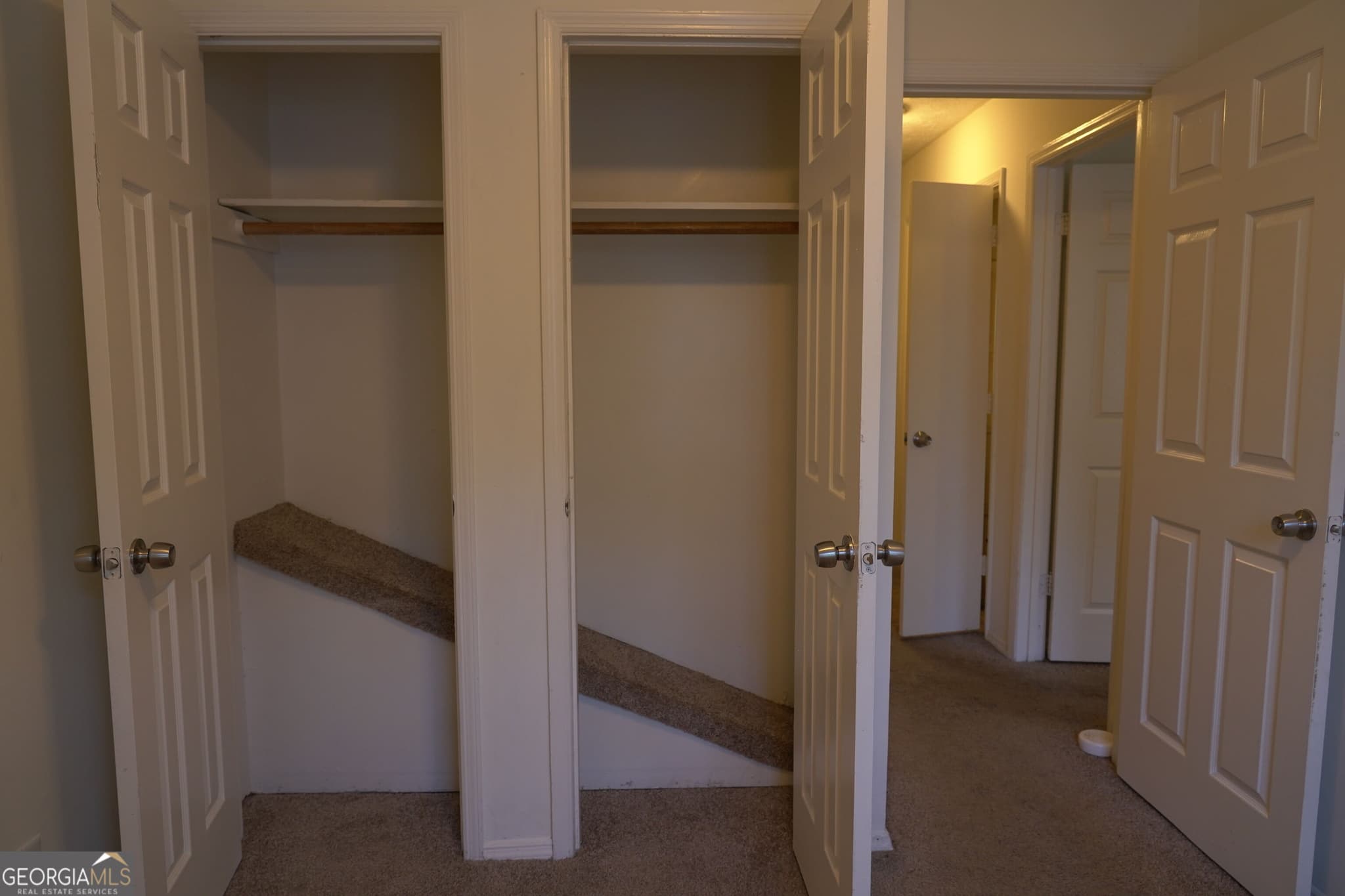 3 bedroom, 2.5 bathroom, 1,466 sq ft townhouse for sale at 2301 Pine Tree Trail, South Fulton, GA 30349 — photo 7