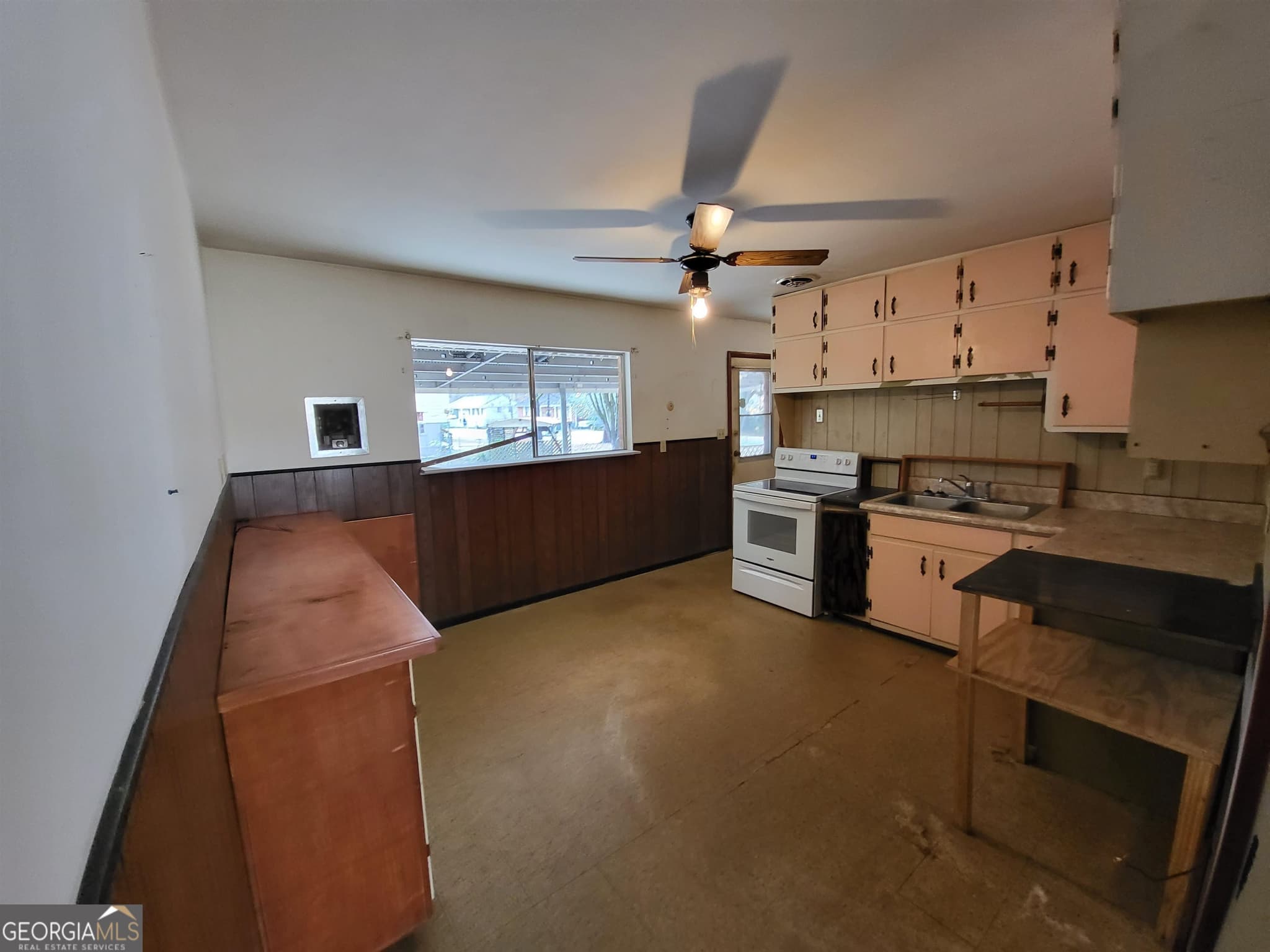 4 bedroom, 2 bathroom, 1,314 sq ft single family residence for sale at 213 Whipporwill Way, Riverdale, GA 30274 — photo 8
