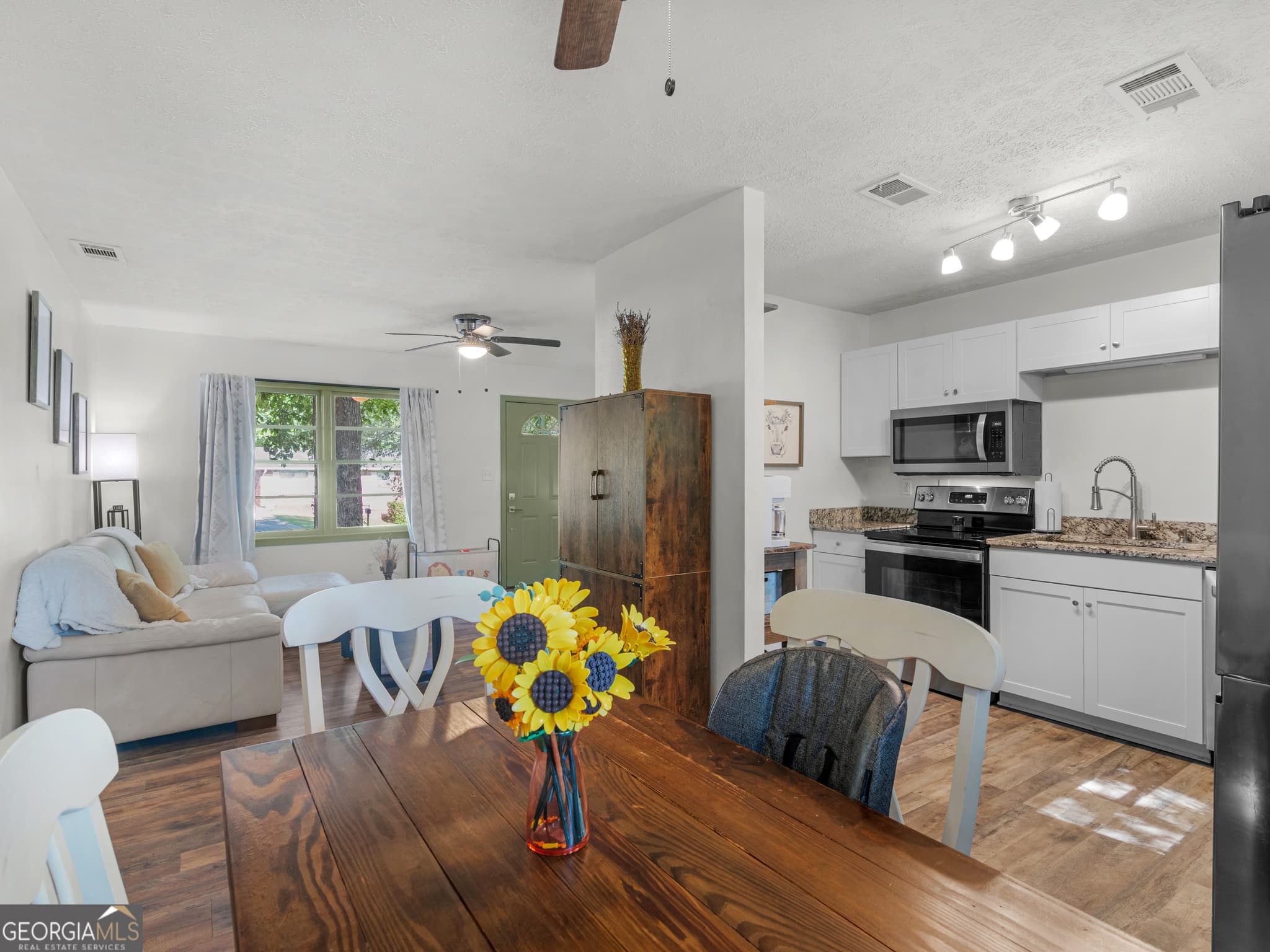 3 bedroom, 1.5 bathroom, 1,075 sq ft single family residence for sale at 3790 Sweetbriar Circle, Lithia Springs, GA 30122 — photo 3