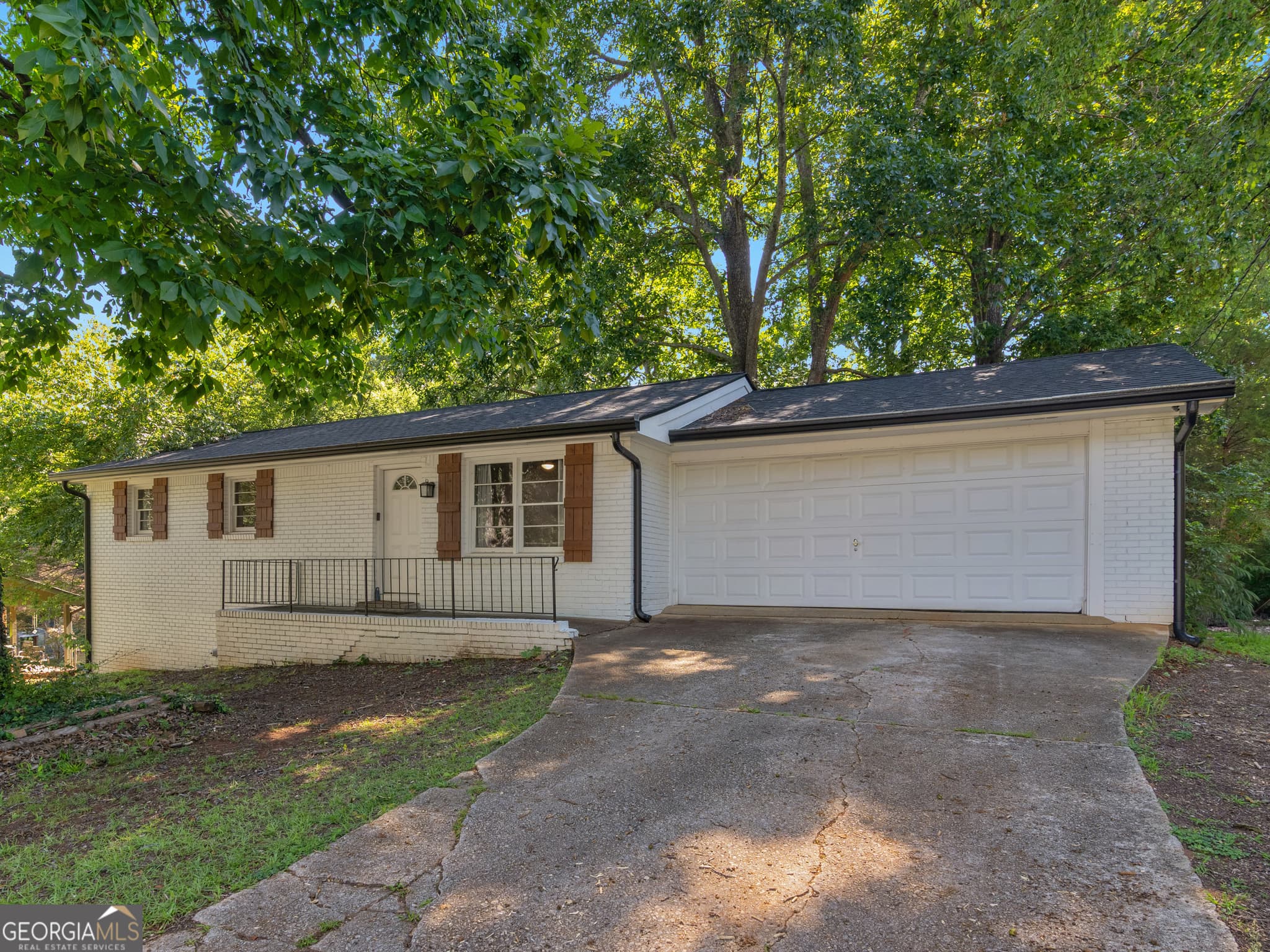 3 bedroom, 1.5 bathroom, 1,075 sq ft single family residence for sale at 3790 Sweetbriar Circle, Lithia Springs, GA 30122