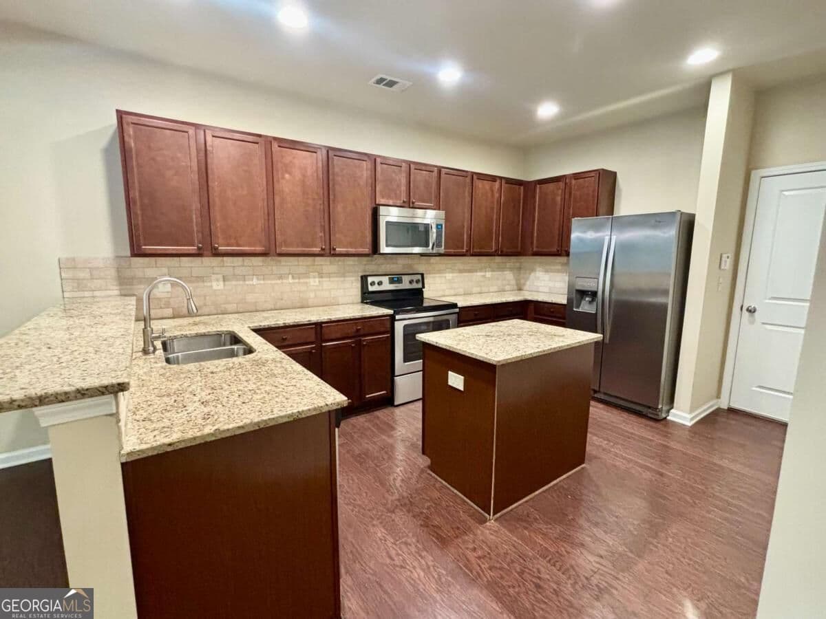 3 bedroom, 2.5 bathroom single family residence for rent at 1344 Brookmere Way 111, Cumming, GA 30040 for $2,200 a month — photo 6